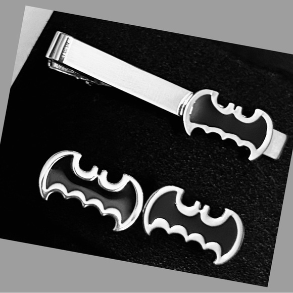 Black/Silver Batman Men’s Classic Formal Occasions Cufflinks and Tie Clip Set - Picture 2 of 3